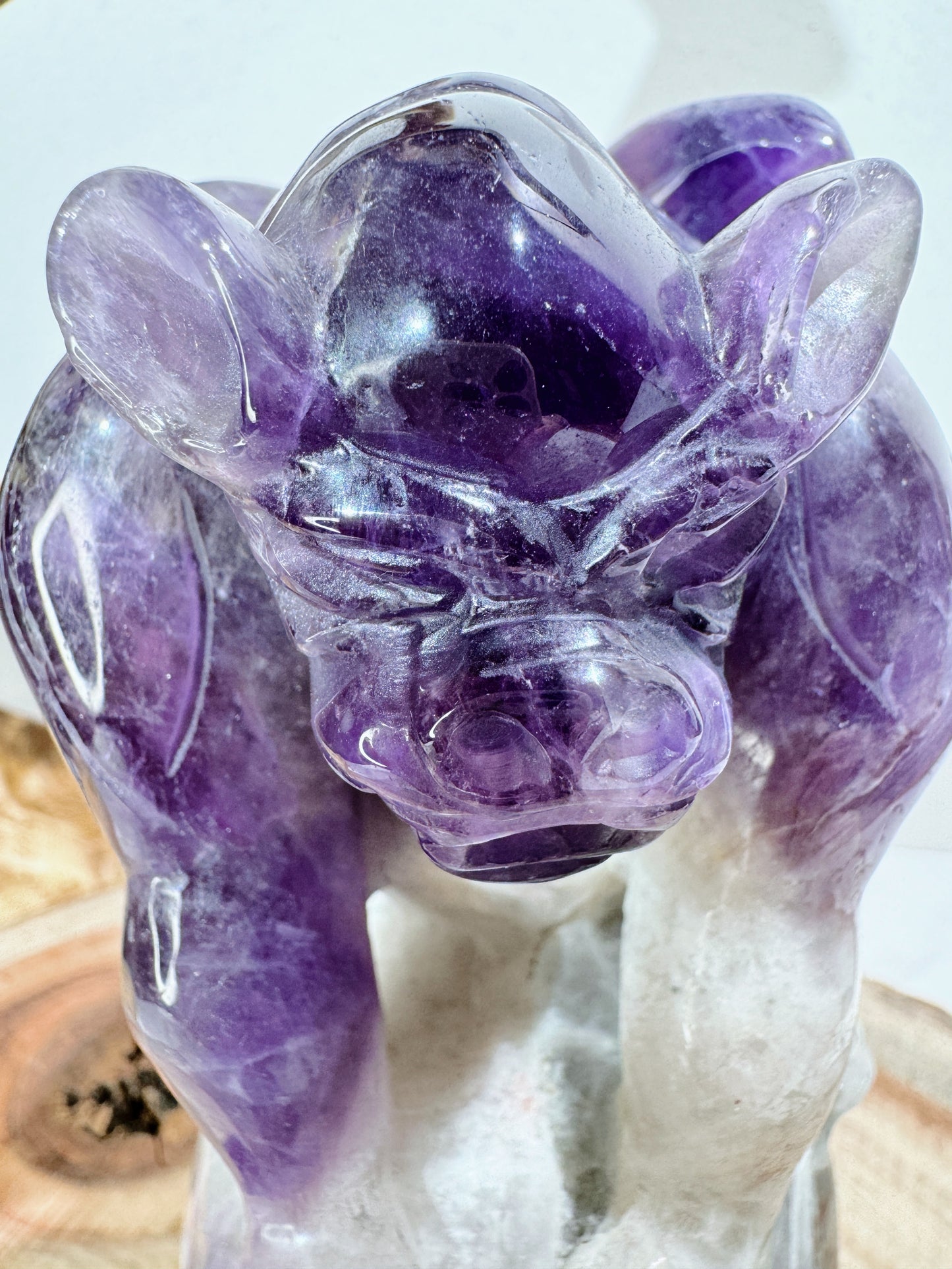 Amethyst skull with menasor