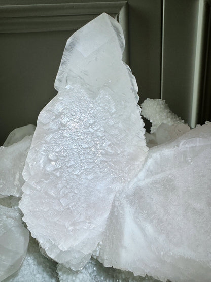 huge white-pink calcite with stunning flash