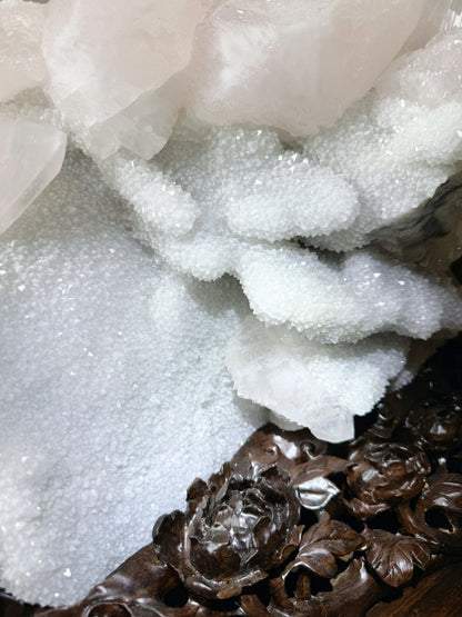 huge white-pink calcite with stunning flash